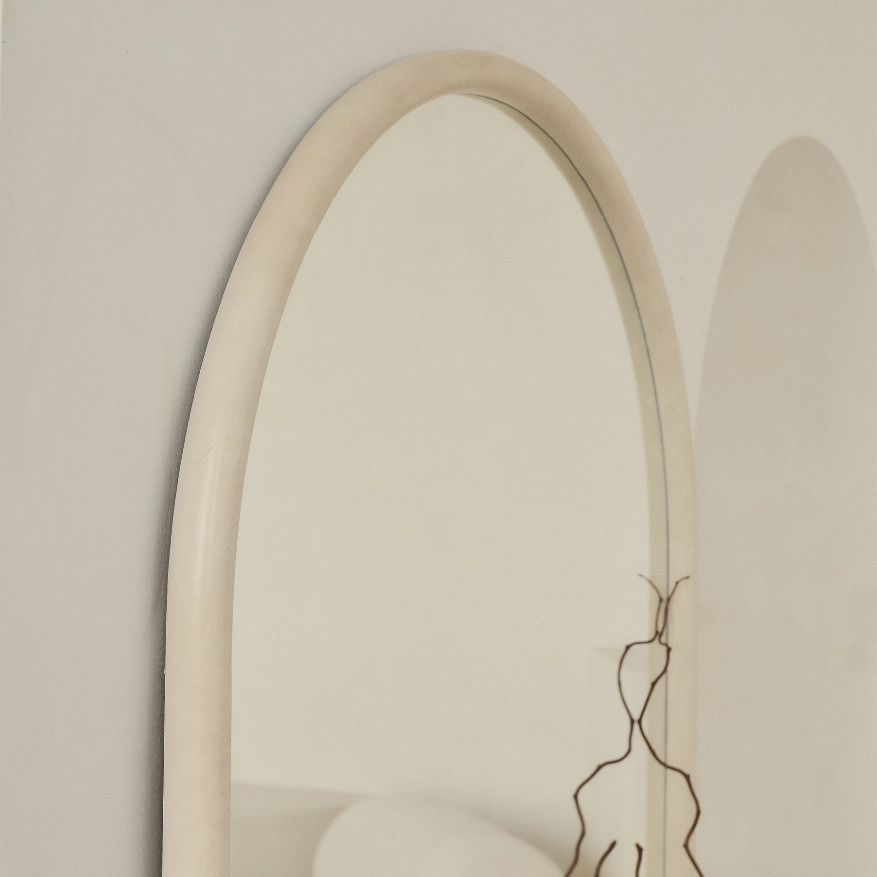 Espelho de Corpo Inteiro Extra Grande com Moldura de Concreto em Arco — 190x100 cm Liquidação